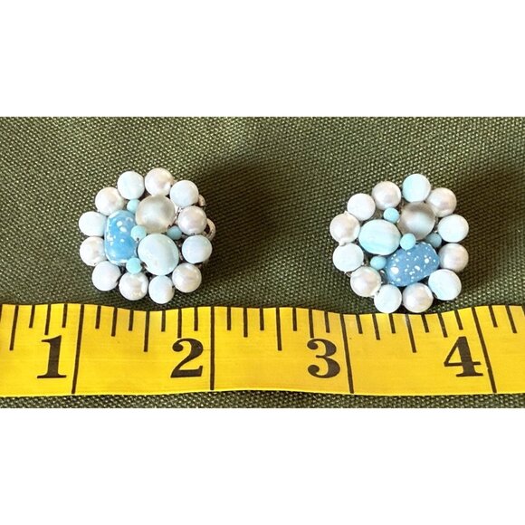 Vintage Blue White Beaded Cluster Design Clip-On Earrings - Picture 8 of 9